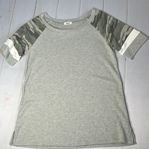 First Love Tops - First Love - Camo Sleeve Waffle Knit Grey Top - Size Medium